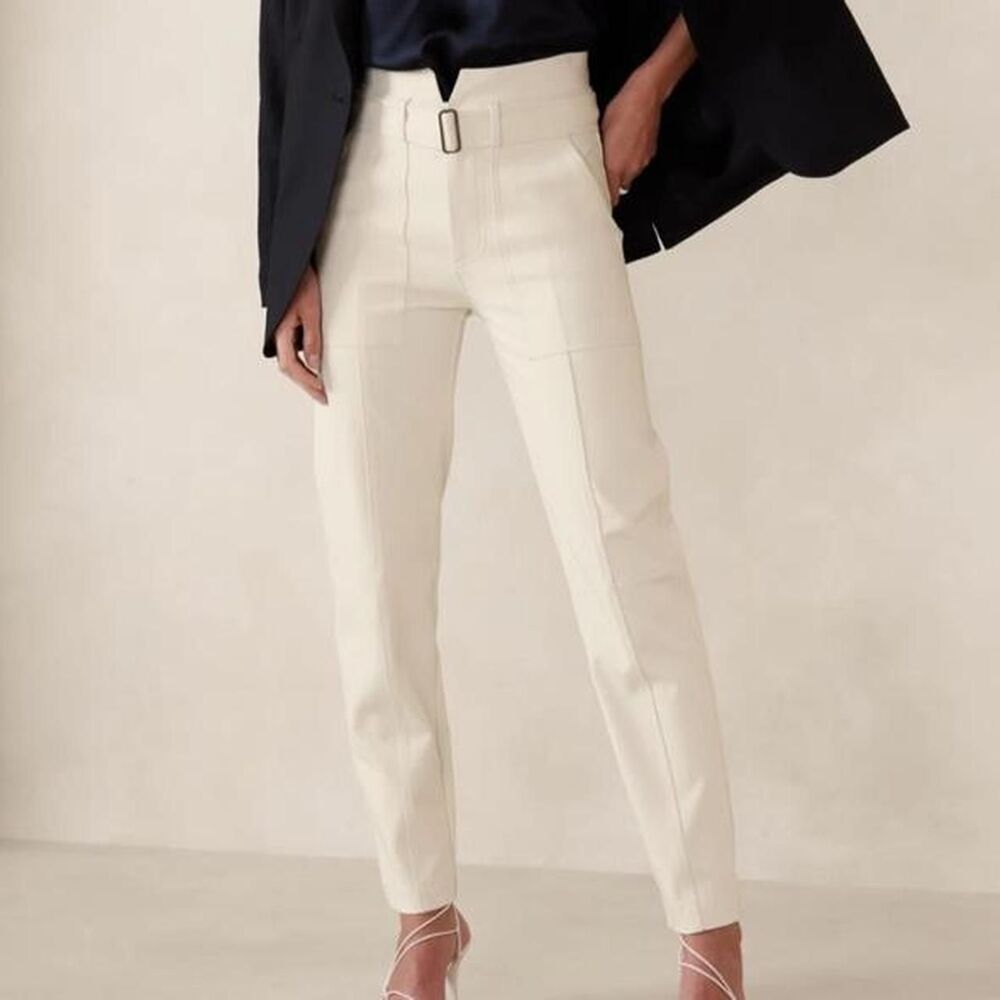 Banana Republic Hi Rise Refined Cargo Pants Cream belted size 4